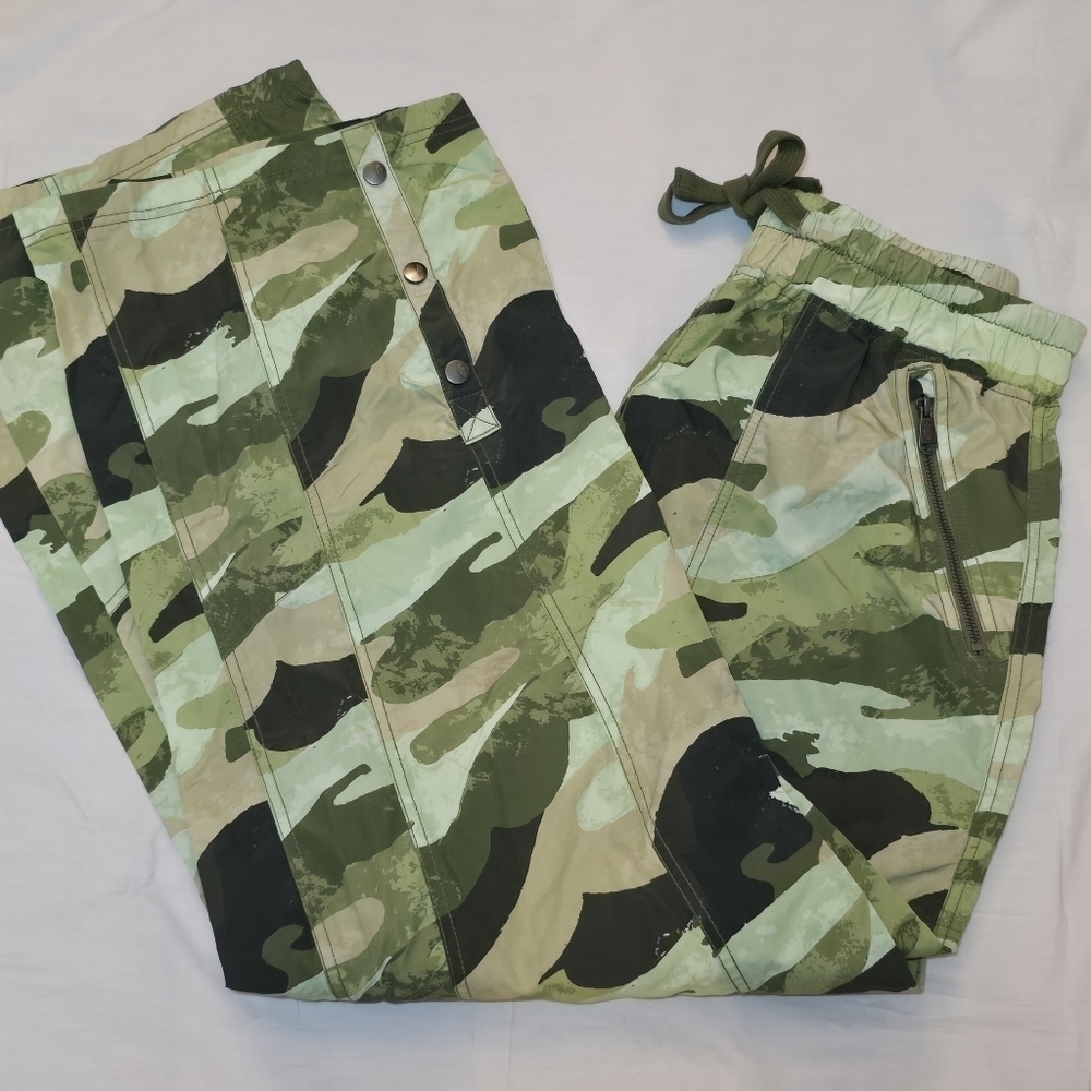 NWOT Free People FP Movement Stadium Green Camo Drawstring Wide Leg Pants,  sz L